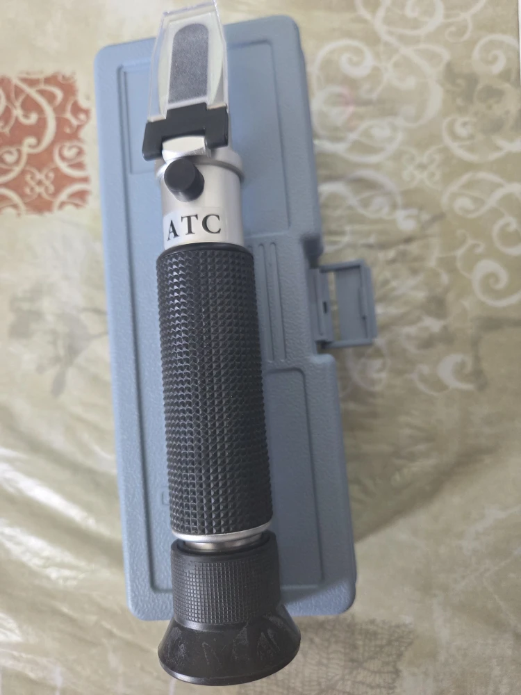 Portable Refractometer with Case - photo 3
