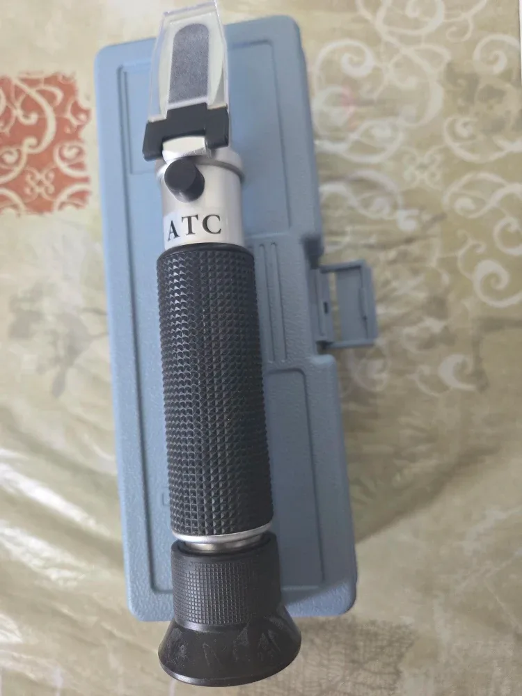 Portable Refractometer with Case image indicator(3)