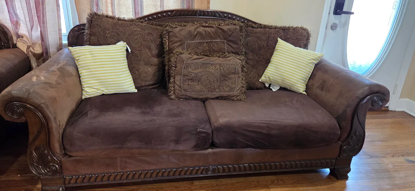 Used Brown Sofa and Loveseat Set image indicator(3)