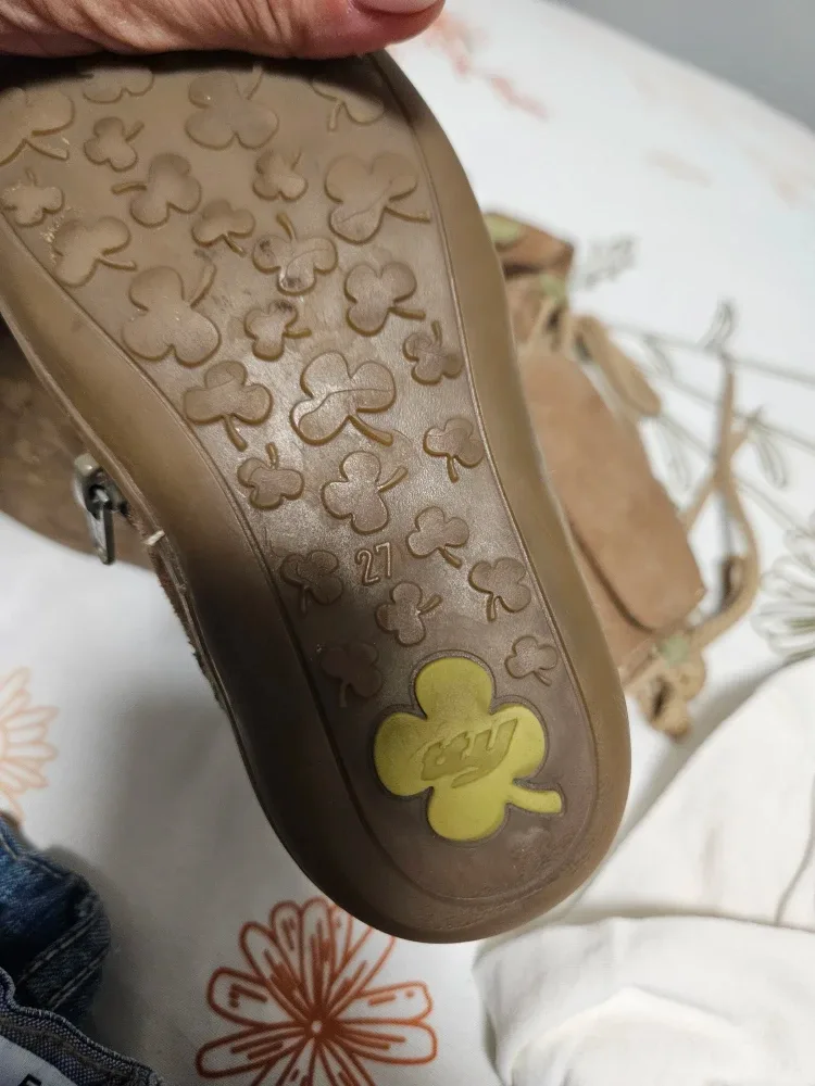 5 T Girl's clothes and Boots Size 27 image indicator(3)