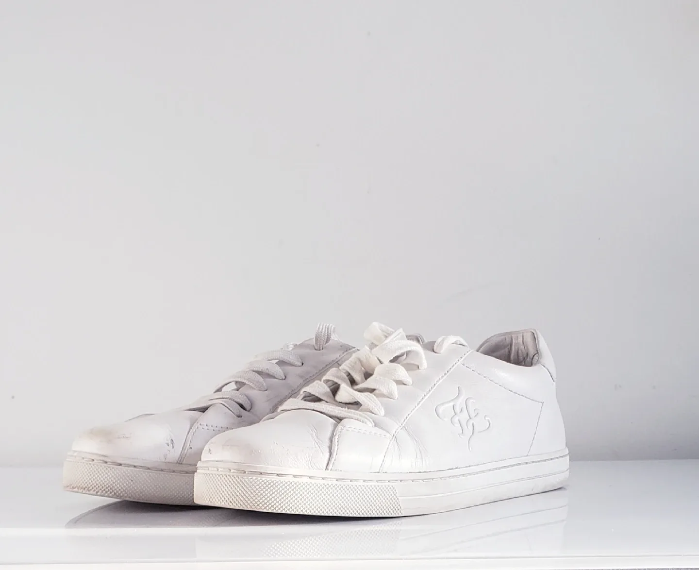 Fendi Calligraphy White Low Top Leather Sneakers sz 7 image indicator(2)