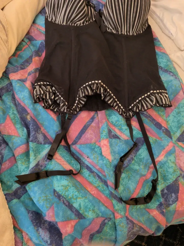 Black & White Corset image indicator(4)