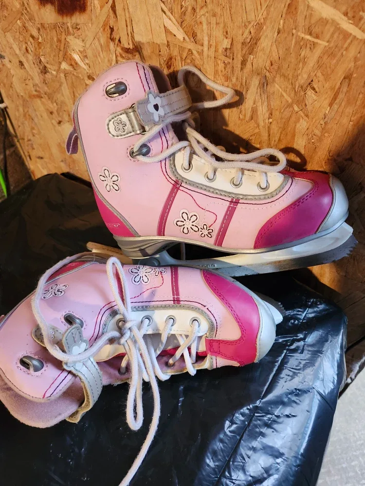 Pink Ice Skates - Size 4 youth image indicator(2)