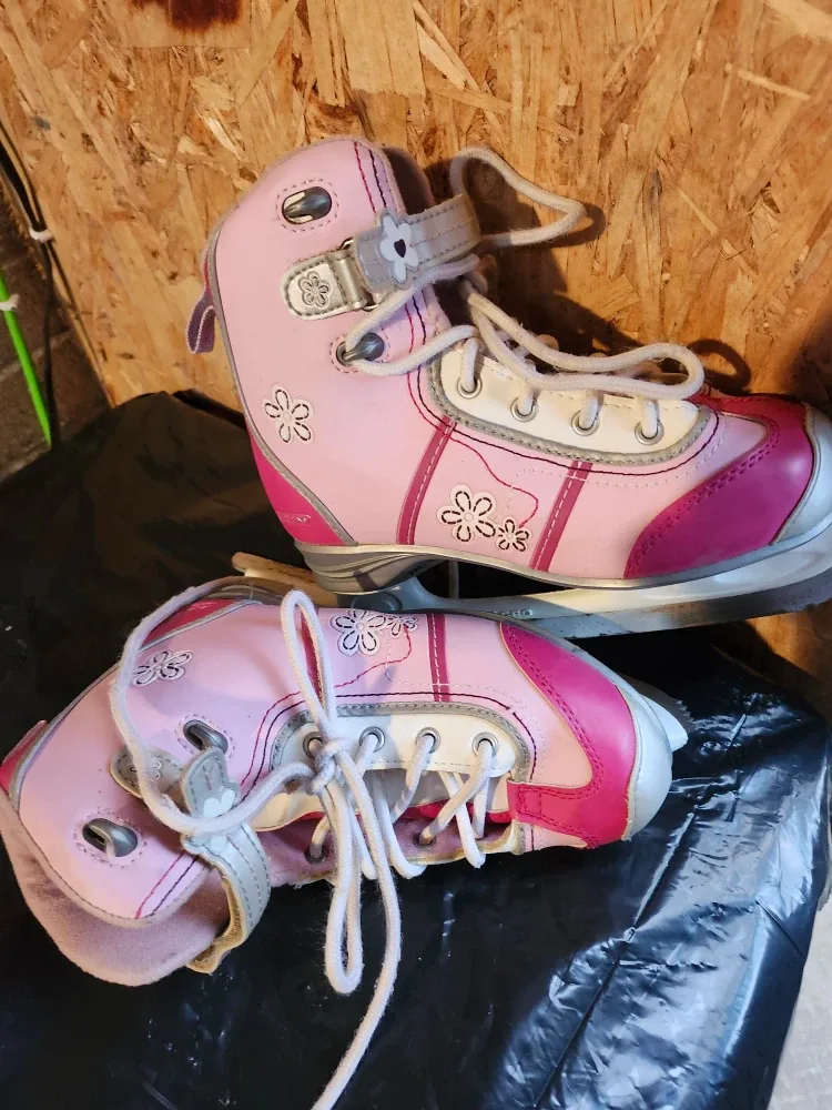 Pink Ice Skates - Size 4 youth image indicator(3)