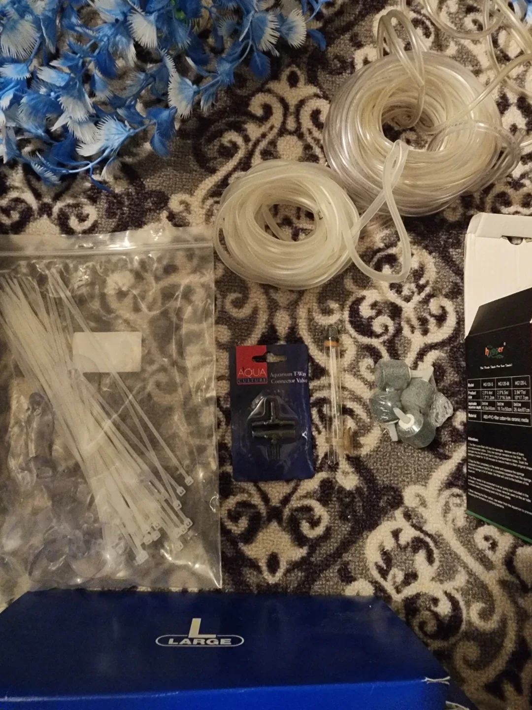 Aquarium / Fish tank with All Needed Accessories image indicator(8)