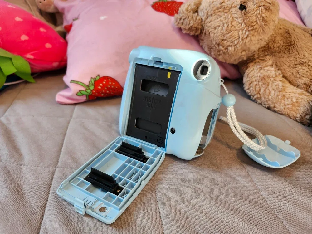 Fujifilm Instax Mini 7+ Instant Camera - Blue image indicator(5)