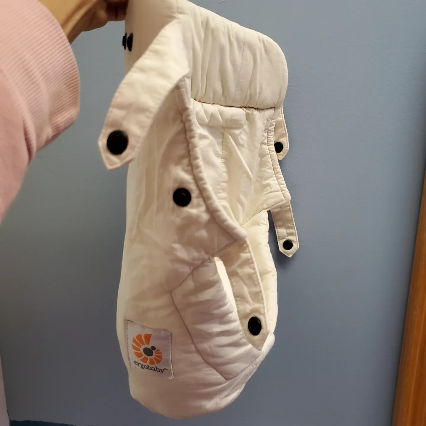 Ergobaby Carrier with Weather Covers and Infant insert image indicator(3)