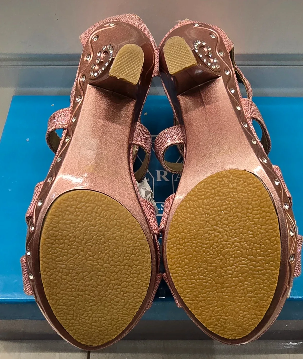 NEW! Beautiful Girl's Pink Glittery Heels! Size 2 image indicator(7)