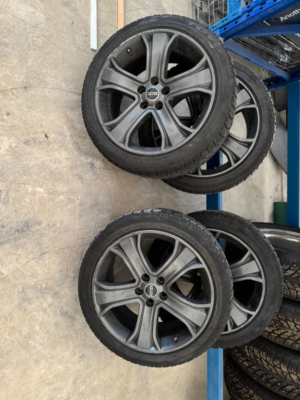 Range Rover 275/40R20 Tires & Rims - Set of 4