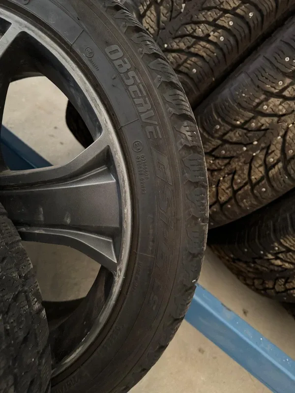 Range Rover 275/40R20 Tires & Rims - Set of 4 image indicator(3)