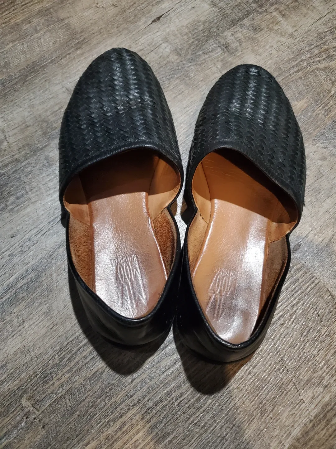 Mizmooz 100% Capri Black Woven Leather Loafers size 37 image indicator(2)