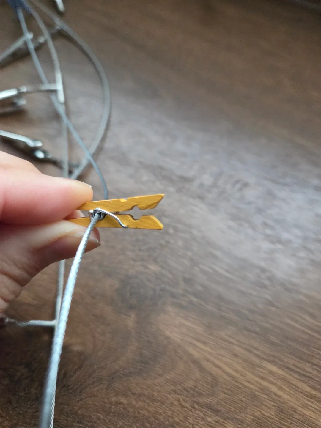 Hanging Cable Wire Strings w/ Clips (3 available) image indicator(7)