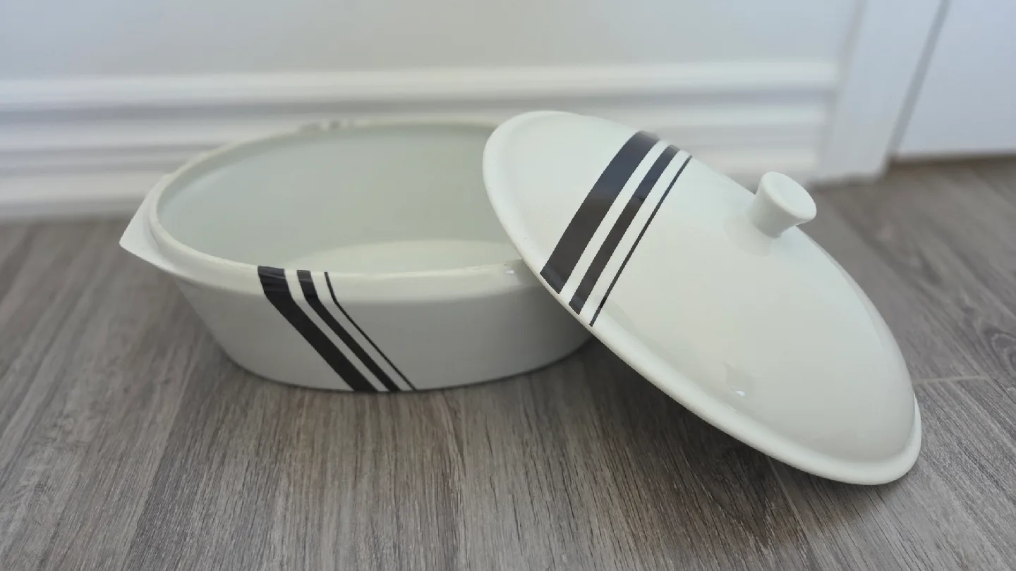 Vintage Hall's Superior Kitchenware Oval Casserole Dish image indicator(3)
