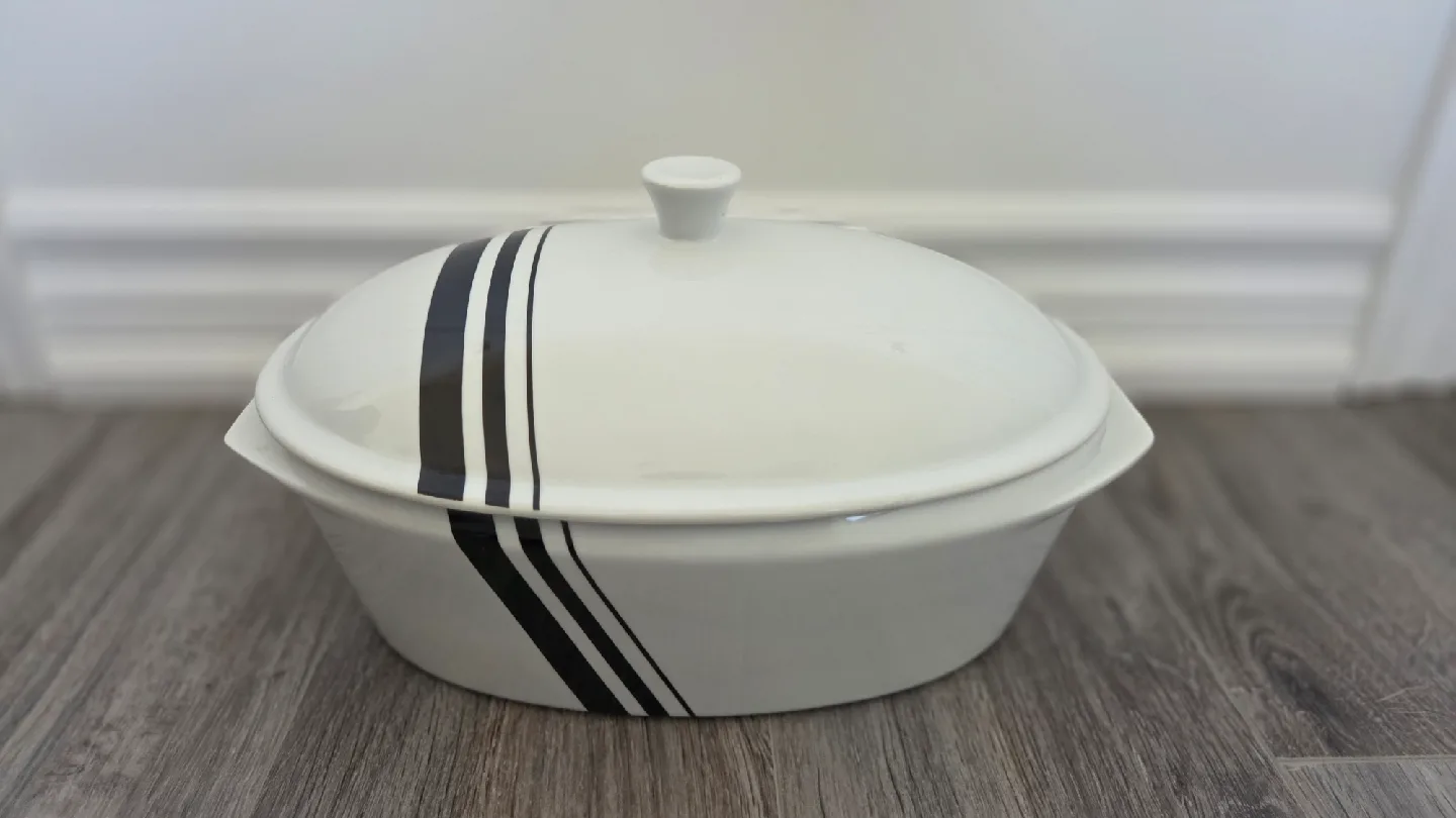 Vintage Hall's Superior Kitchenware Oval Casserole Dish image indicator(4)