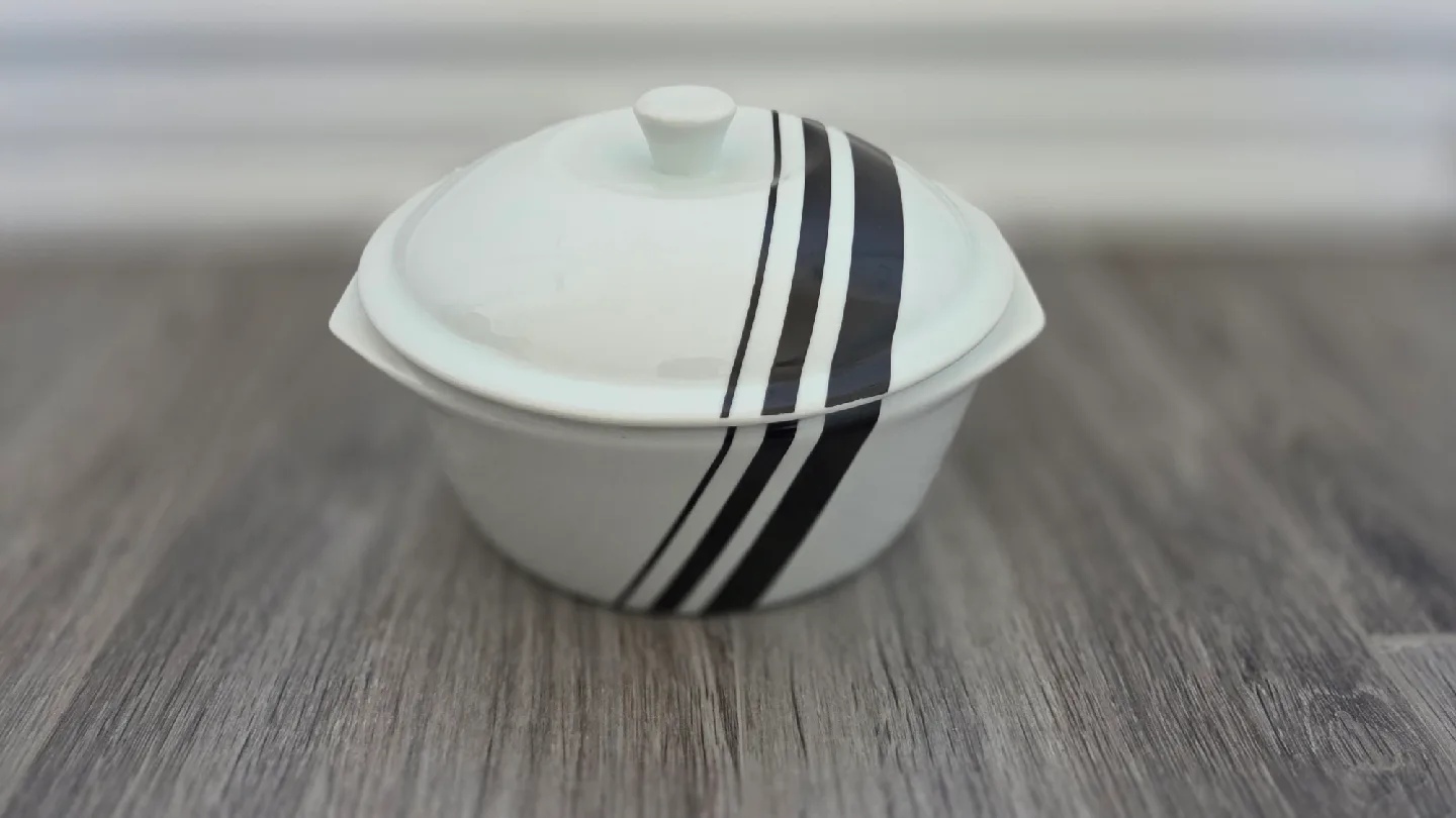 Vintage Hall's Superior Kitchenware Oval Casserole Dish image indicator(6)