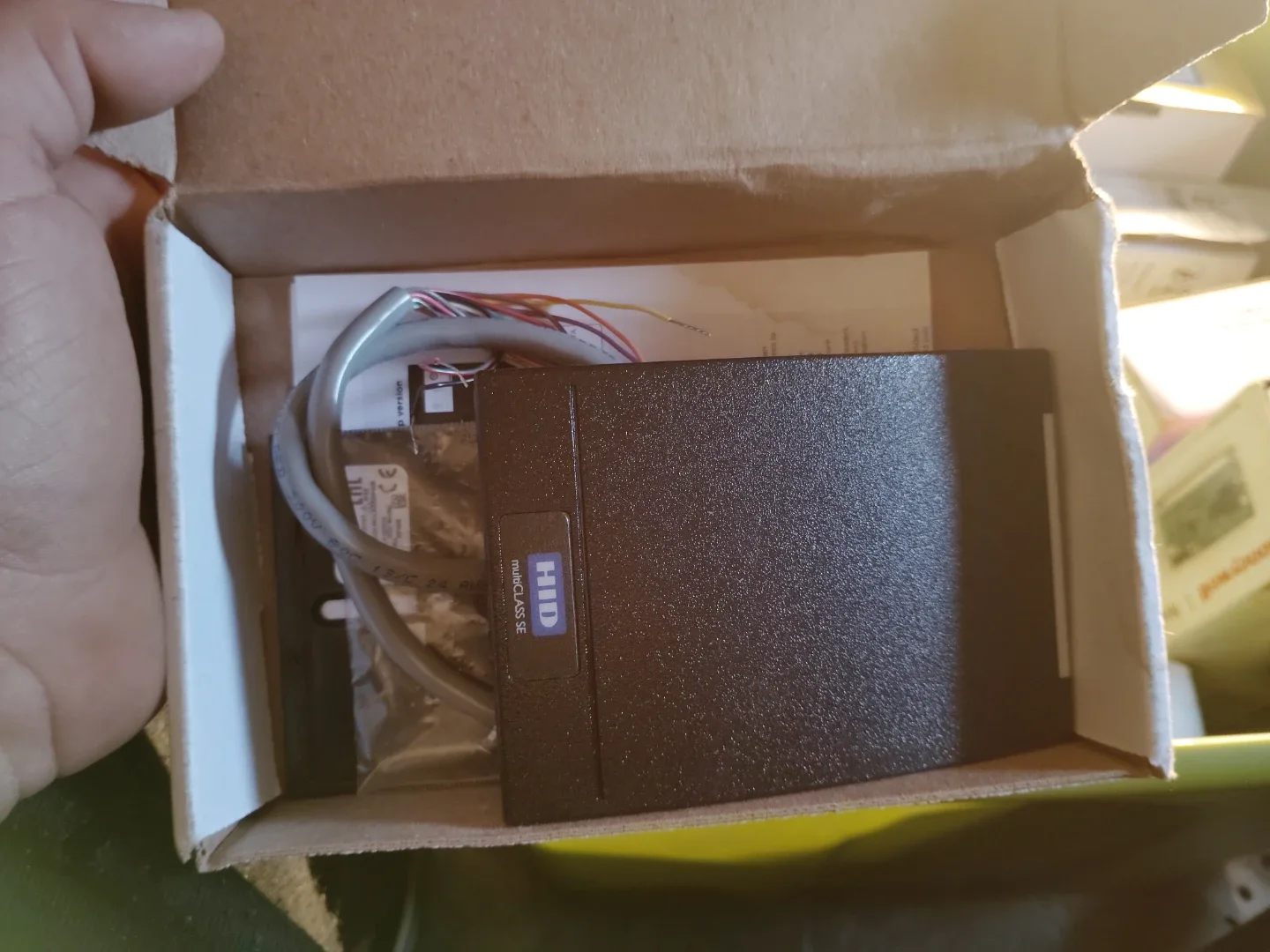 HID iCLASS SE RP40 Wall Switch Reader image indicator(3)