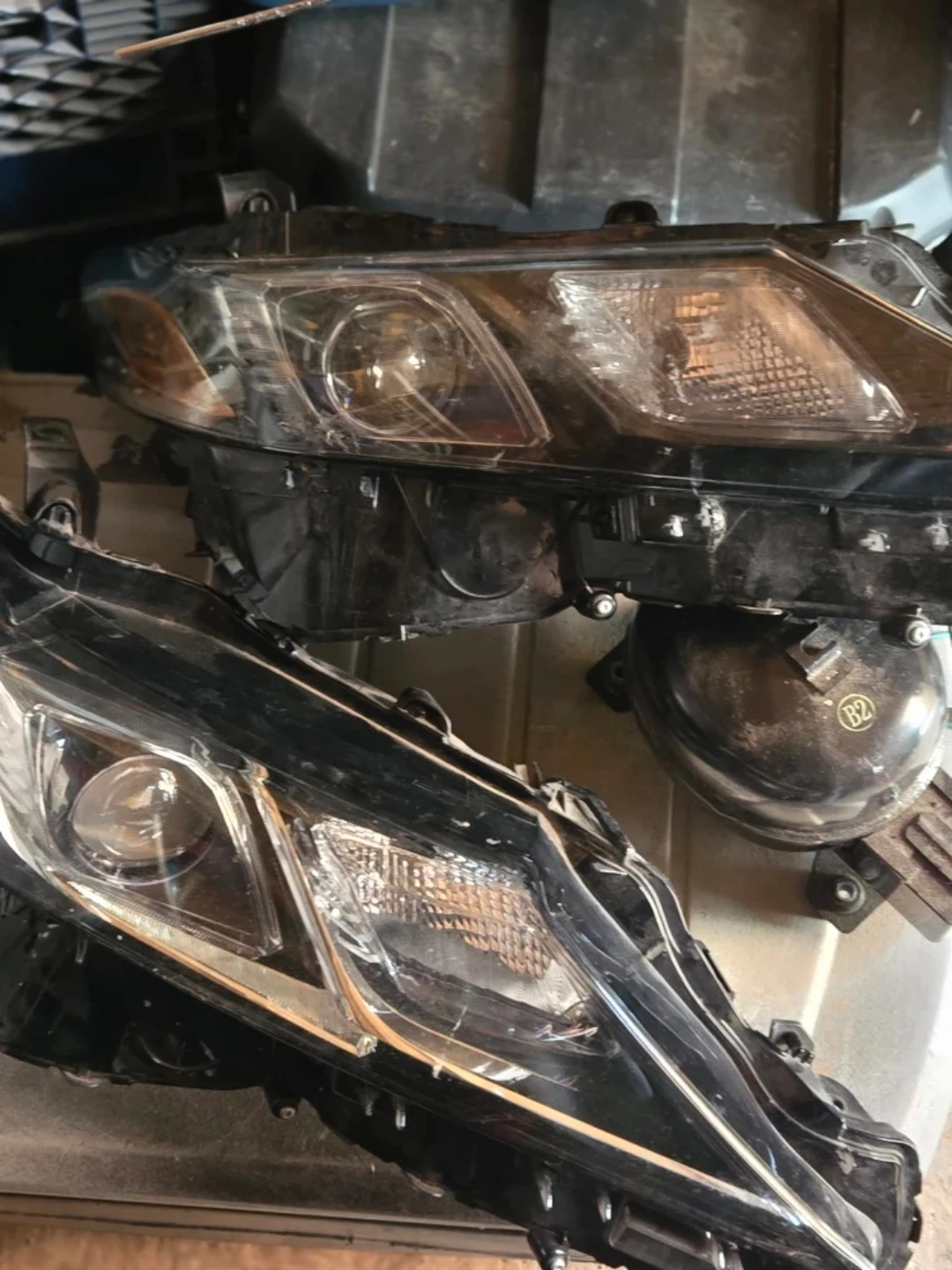 Toyota Headlight Assembly - photo 3