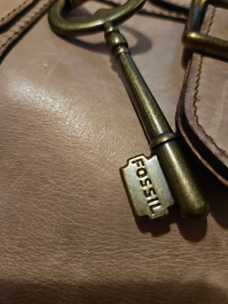 Vintage Y2K Fossil Leather Handbag image indicator(2)