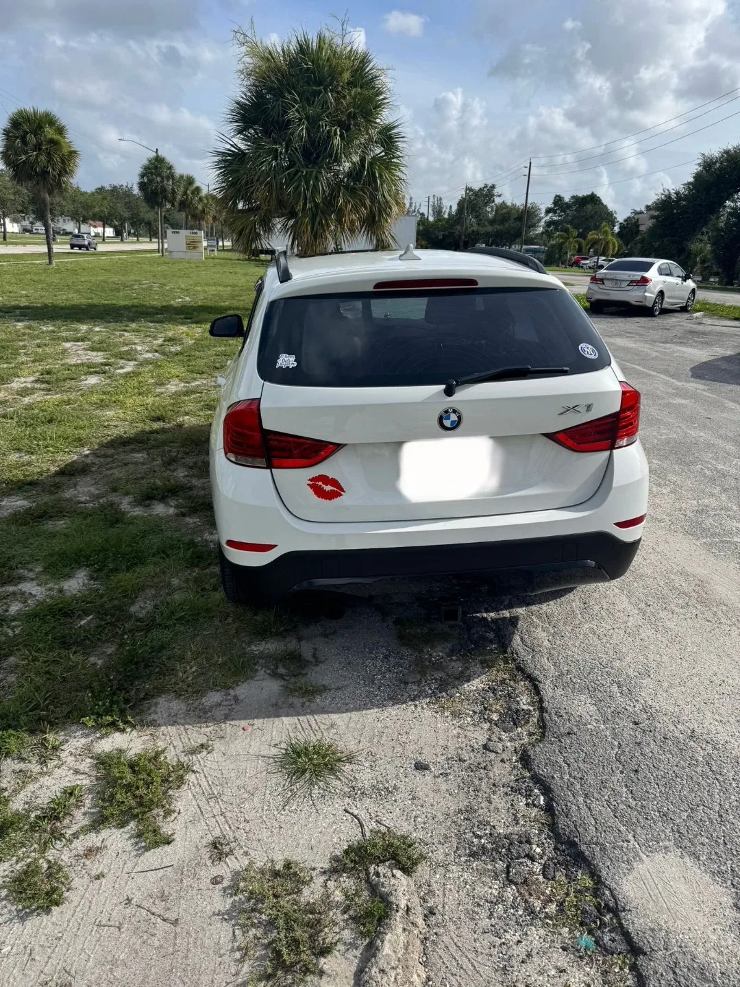 BMW X1 White SUV with Red Interior image indicator(4)