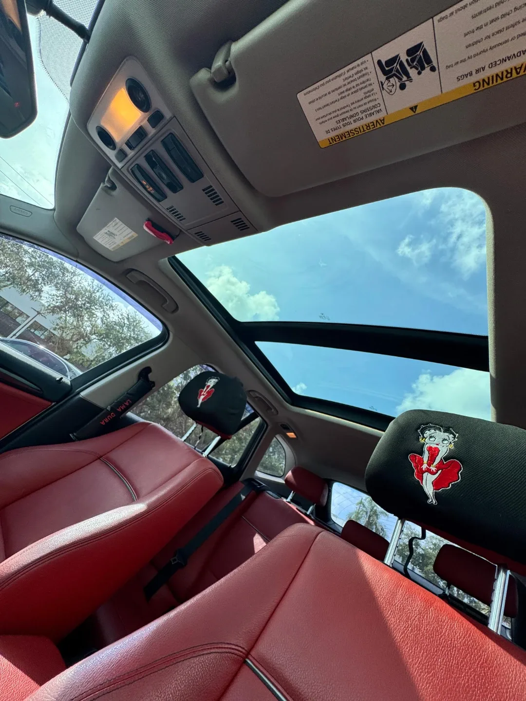 BMW X1 White SUV with Red Interior image indicator(7)