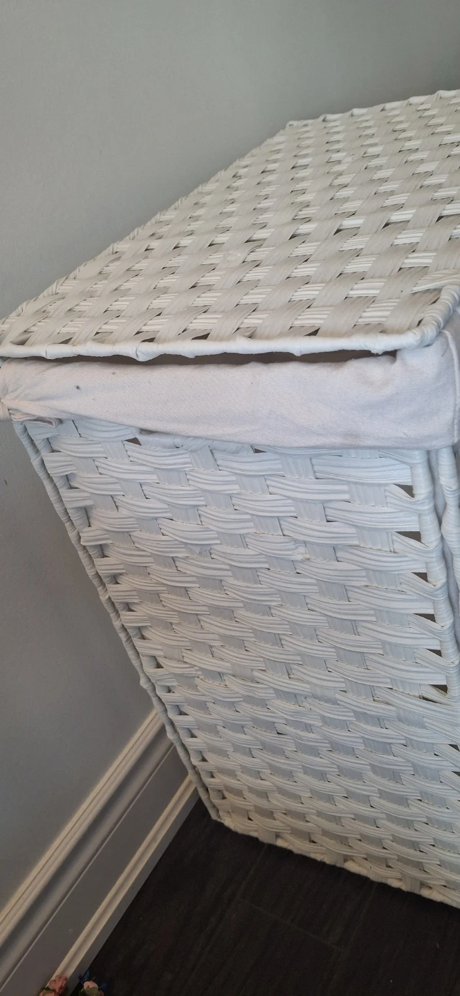 White Wicker Laundry Hamper with Lid - photo 4