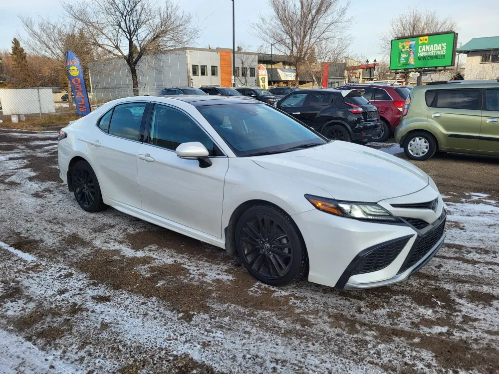 Toyota Camry Sedan - White image indicator(2)