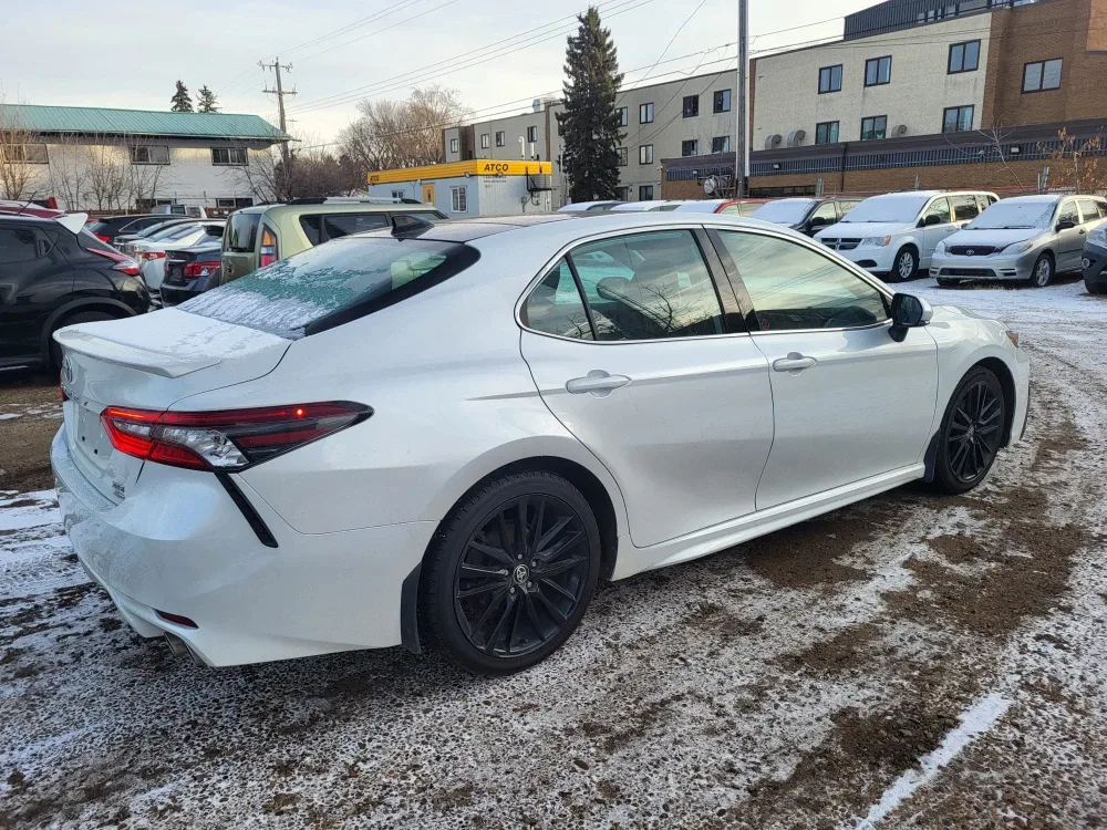 Toyota Camry Sedan - White image indicator(8)