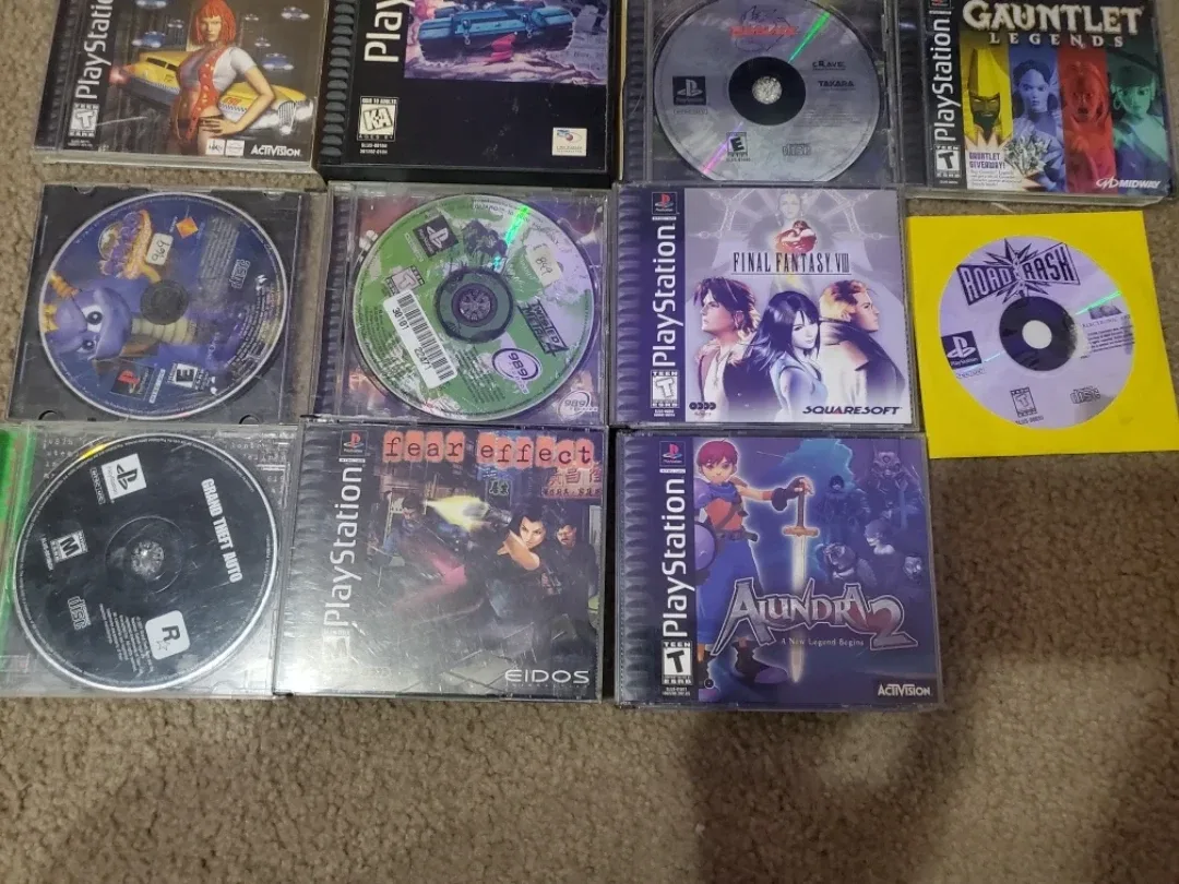 PlayStation 1 System plus Games Lot - Various Titles image indicator(2)