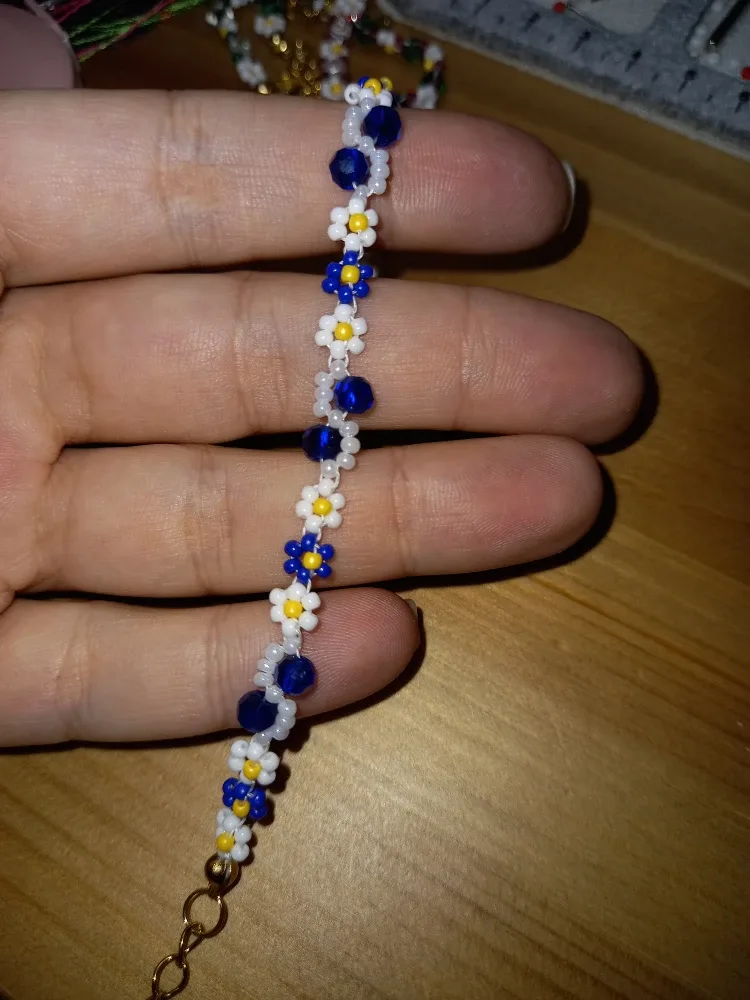 Handmade Daisy Beaded Bracelet image indicator(6)