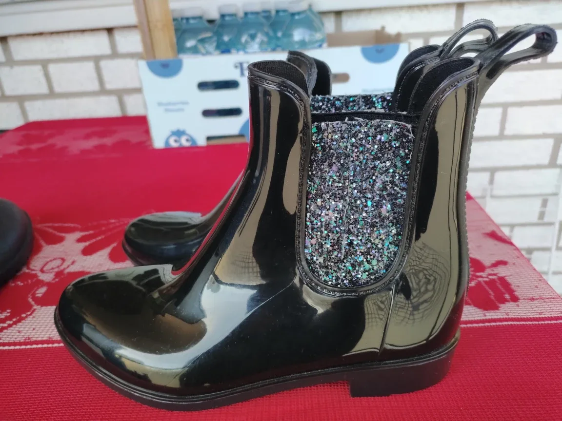 Brand New Casual Rain Shoes image indicator(2)