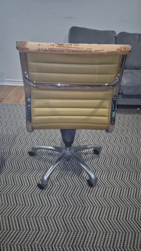 Office Chair - Worn Condition image indicator(2)