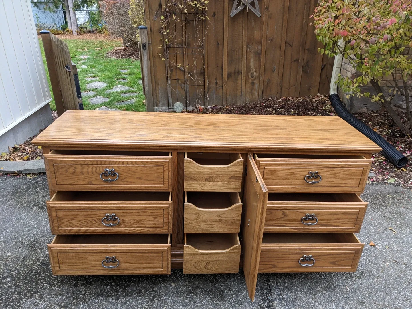Kroehler 9 Drawer Triple Dresser in Solid Oak image indicator(9)