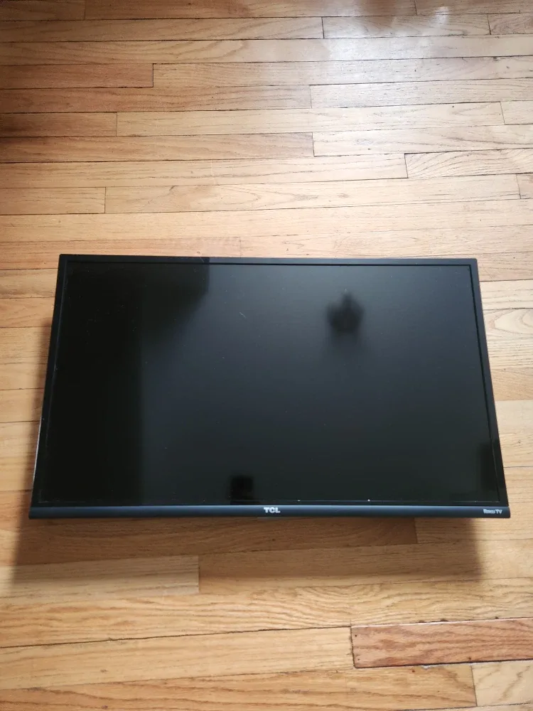 32" TCL Roku Smart TV