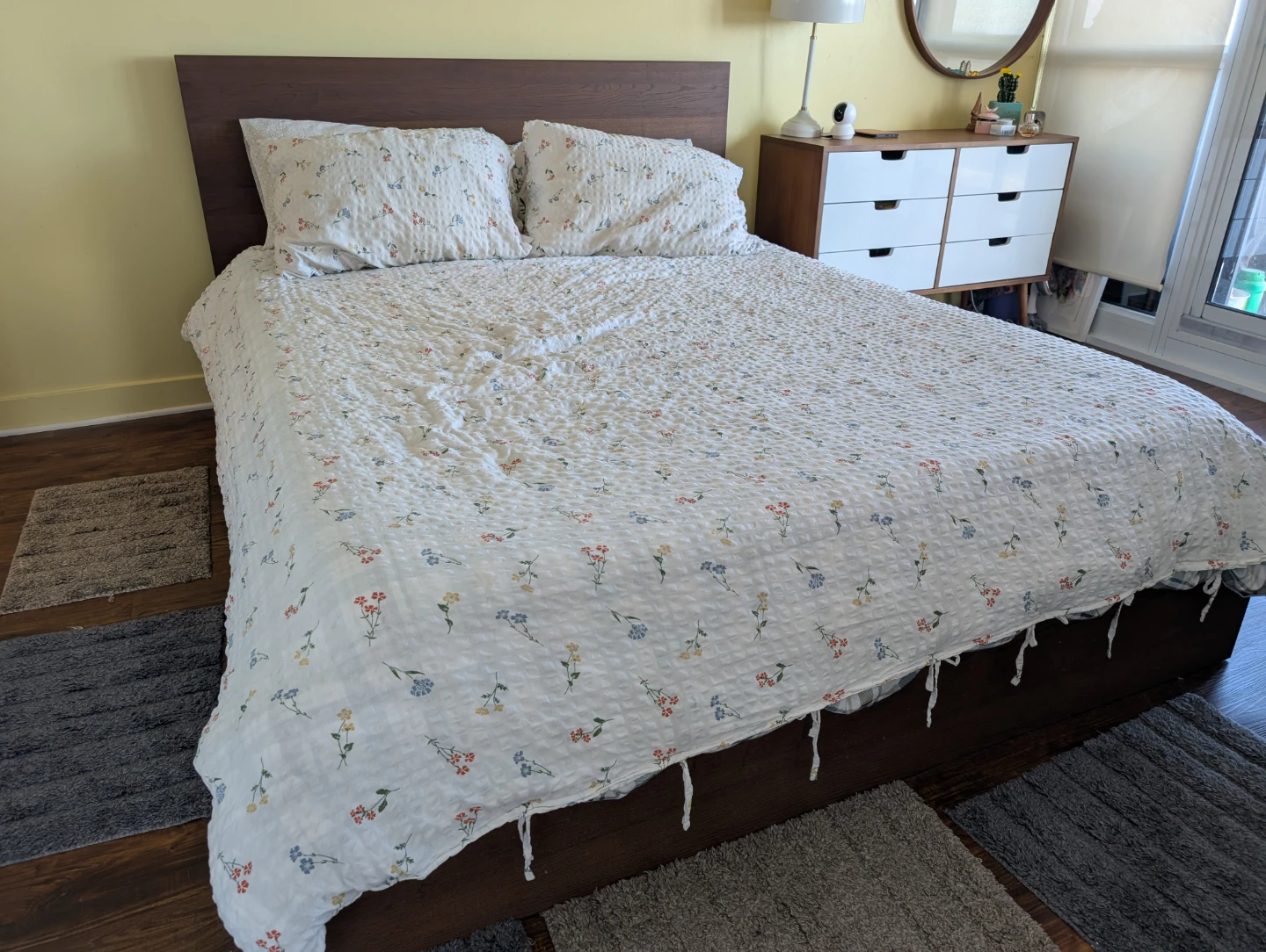 Queen Size Bed Frame(Ikea) - photo 3