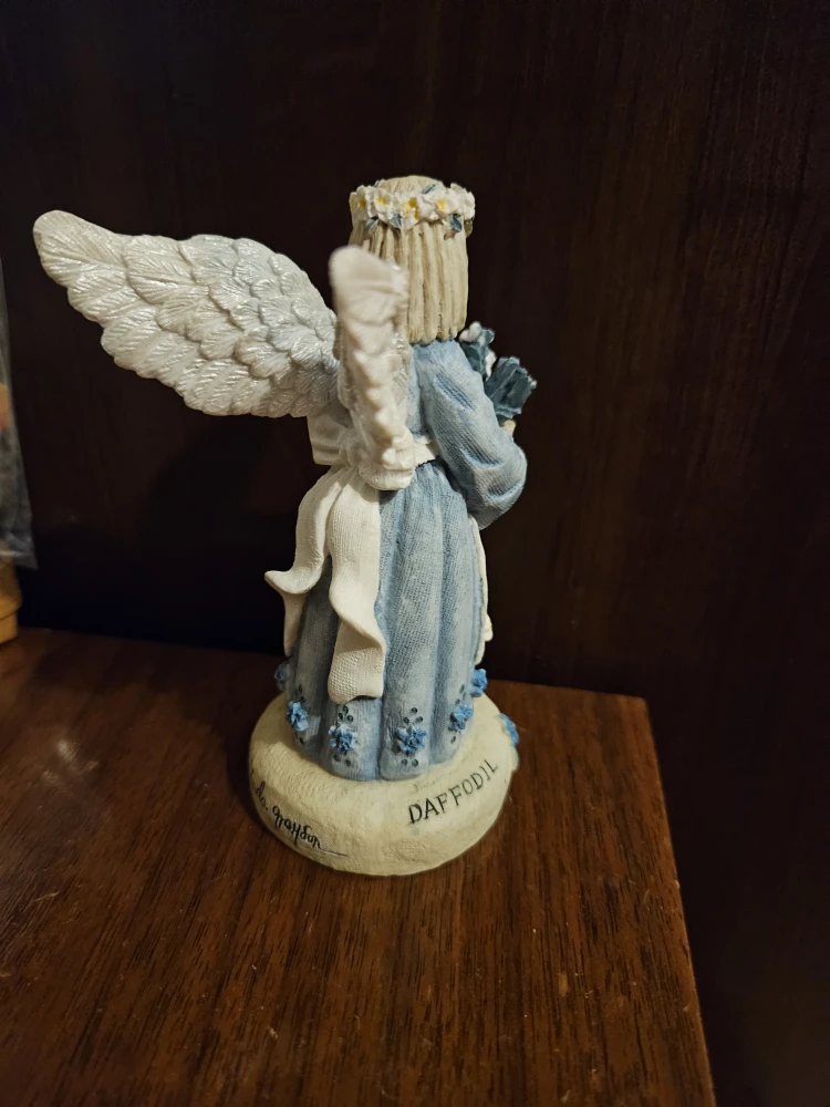 Linda Grayson February Flower Angel Figurine - photo 3