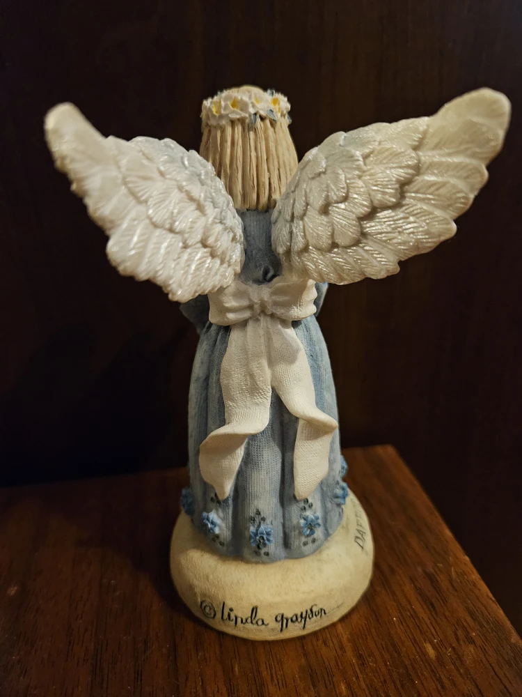 Linda Grayson February Flower Angel Figurine - photo 4