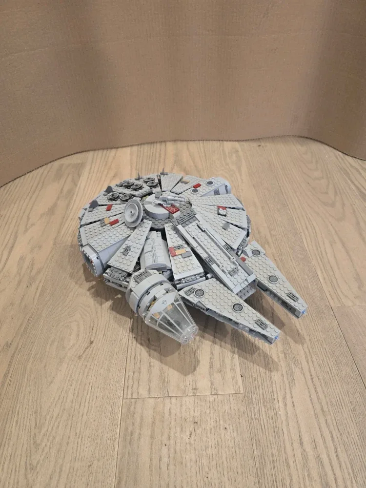 LEGO Star Wars Millennium Falcon image indicator(3)