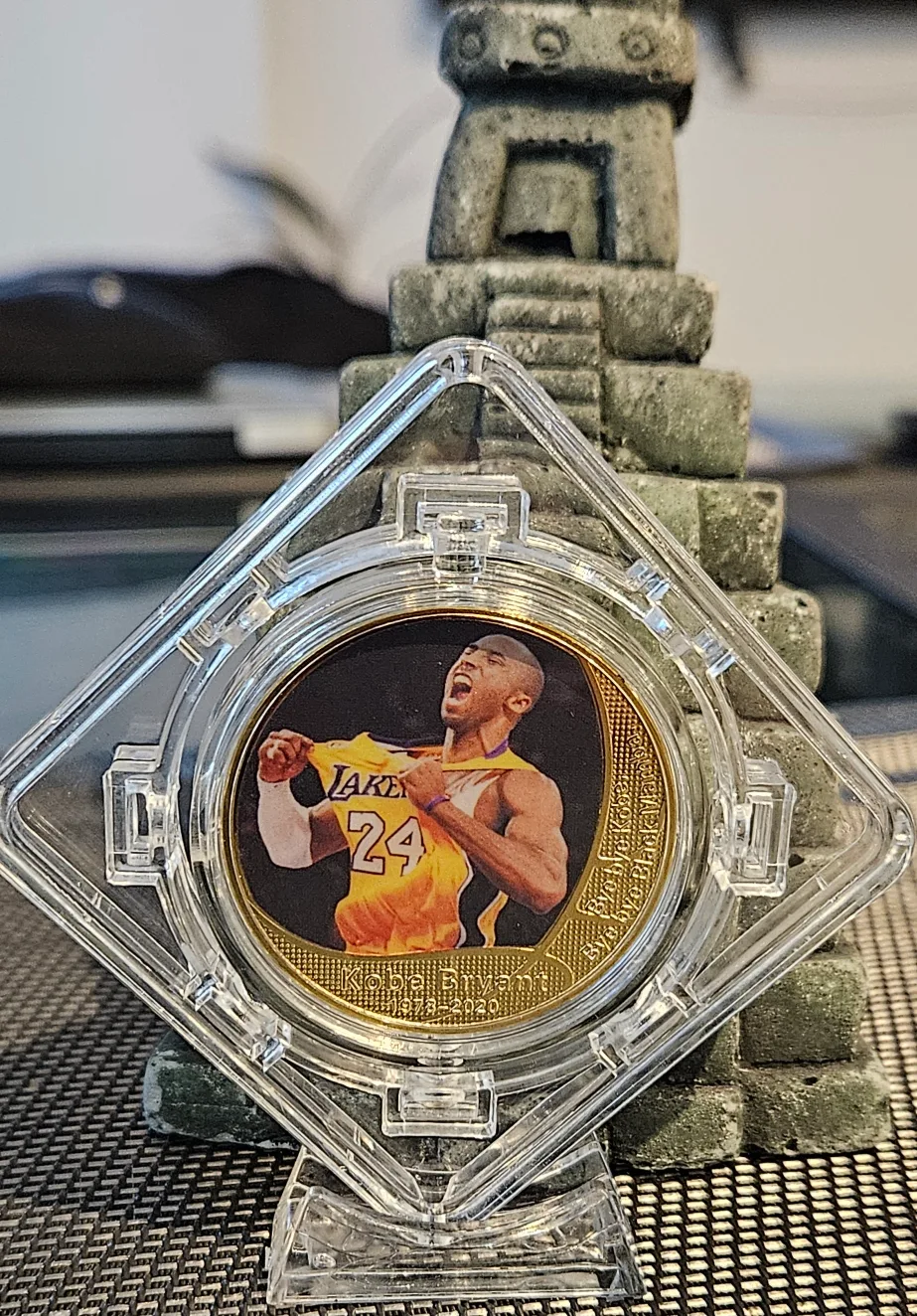 Kobe Bryant Limited Edition Basketball Legend Coin image indicator(3)