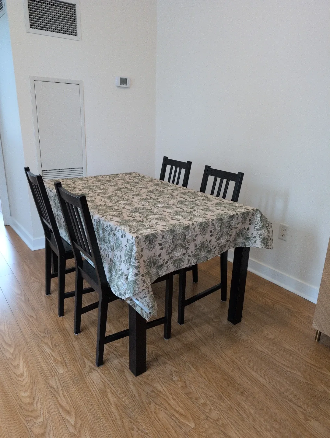 IKEA Extendable Dining Table + 4 Chairs SET image indicator(9)