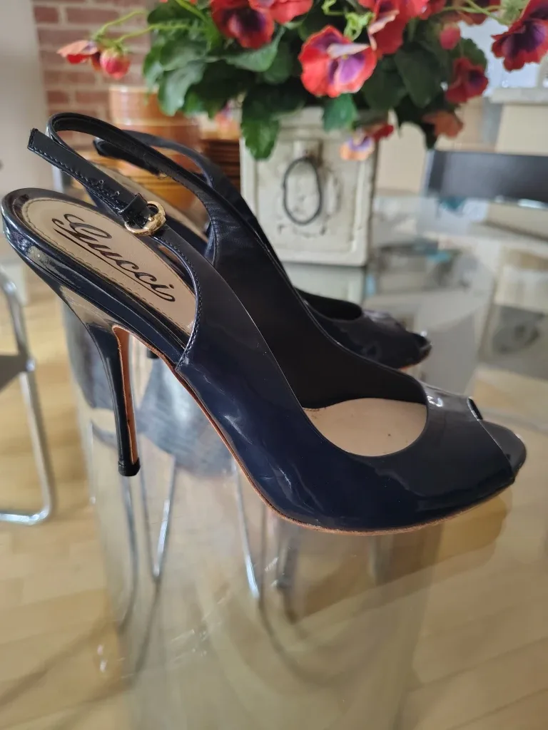 Authentic Gucci Navy Patent Slingback Heels – Size 7B – $220 image indicator(3)