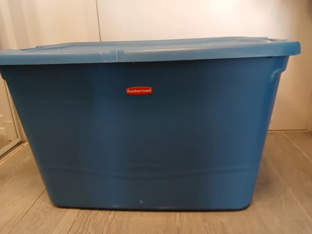 157.4 Lt Rubbermaid Blue Storage Bin with Lid. Non-negotiable.