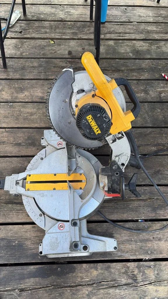 Dewalt Table Saw and Mitre Saw image indicator(4)