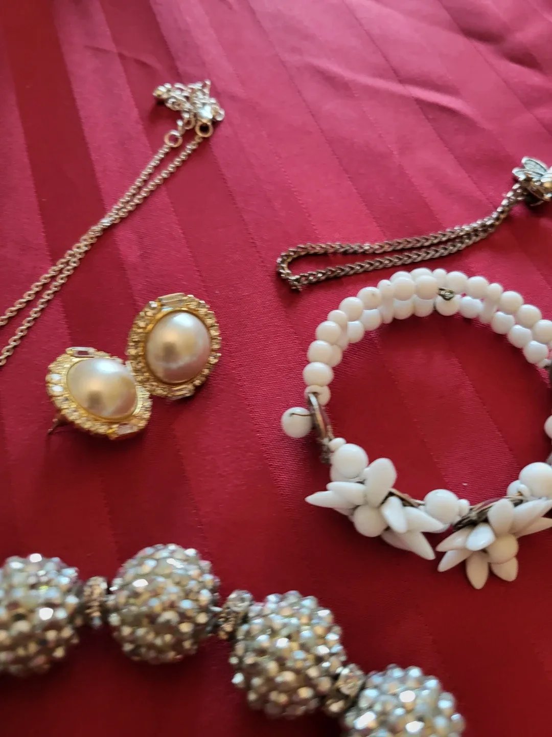 Assorted Costume Jewellery Lot image indicator(7)