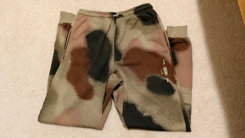Zara Camo Print Sweatpants - Size 13-14y image indicator(2)