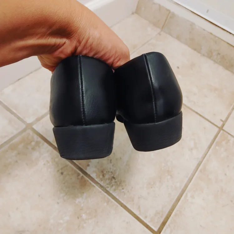 Black Leather Comfort Shoes size 8.5 image indicator(4)