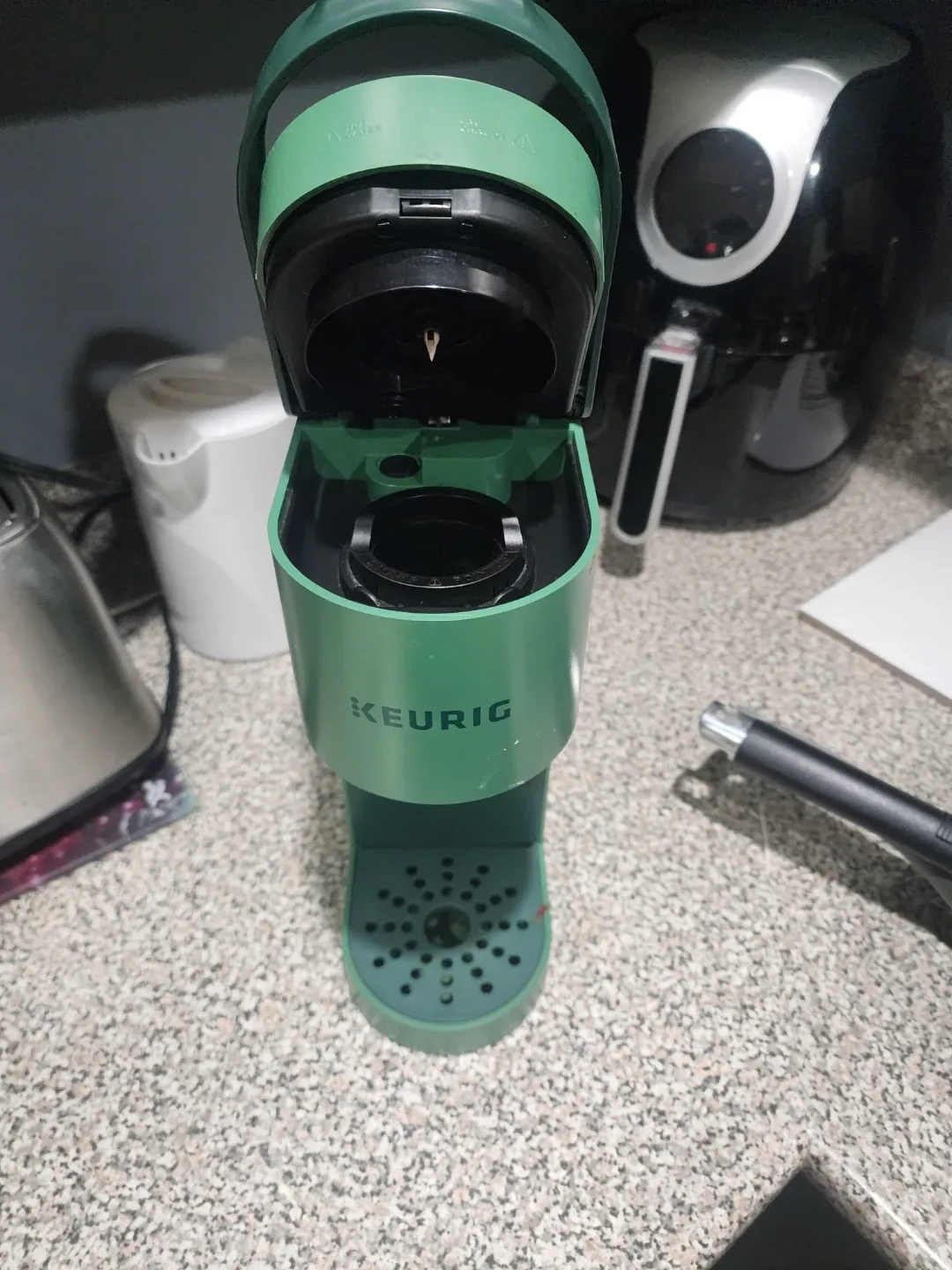 Keurig Single Serve Coffee Maker - Green image indicator(2)