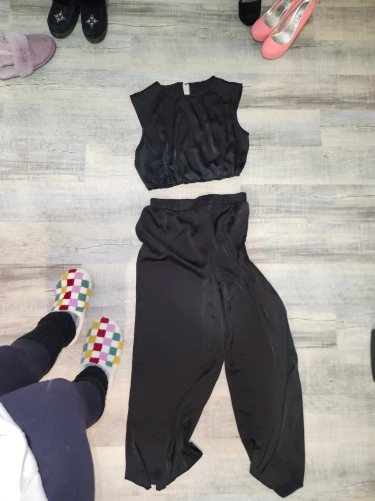 Black Two-Piece Lounge Set image indicator(2)