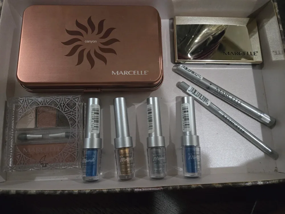 Marcelle Cosmetics Bundle - Eyeshadow, Liner image indicator(2)
