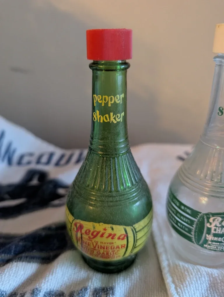 Vintage Regina Pepper & Salt Shakers image indicator(2)