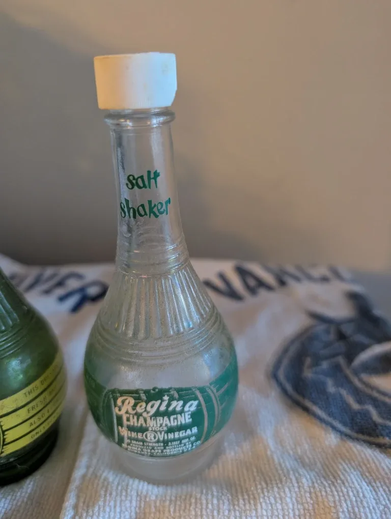 Vintage Regina Pepper & Salt Shakers image indicator(3)